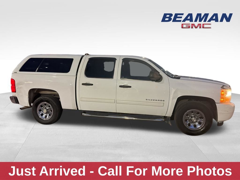 Summit White 2010 Chevrolet Silverado 1500 LS Crew Cab RWD Pickup Truck 4X2 4-Speed Automatic Overdrive