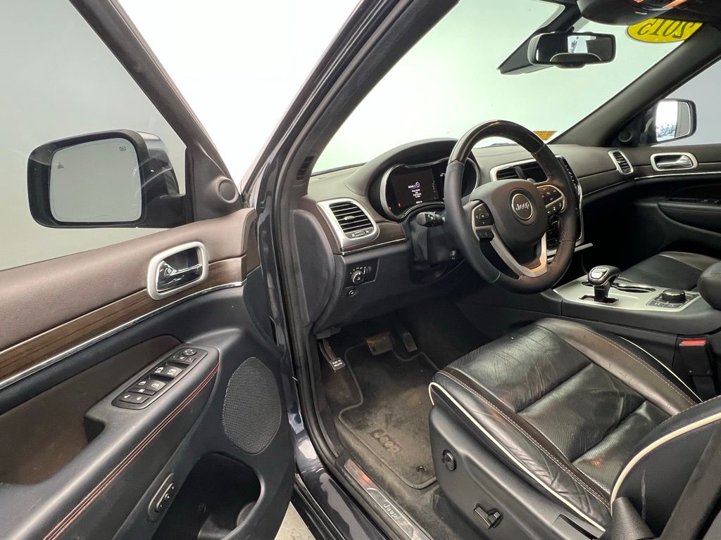 Thumbnail: 2015 Jeep Grand Cherokee - 21