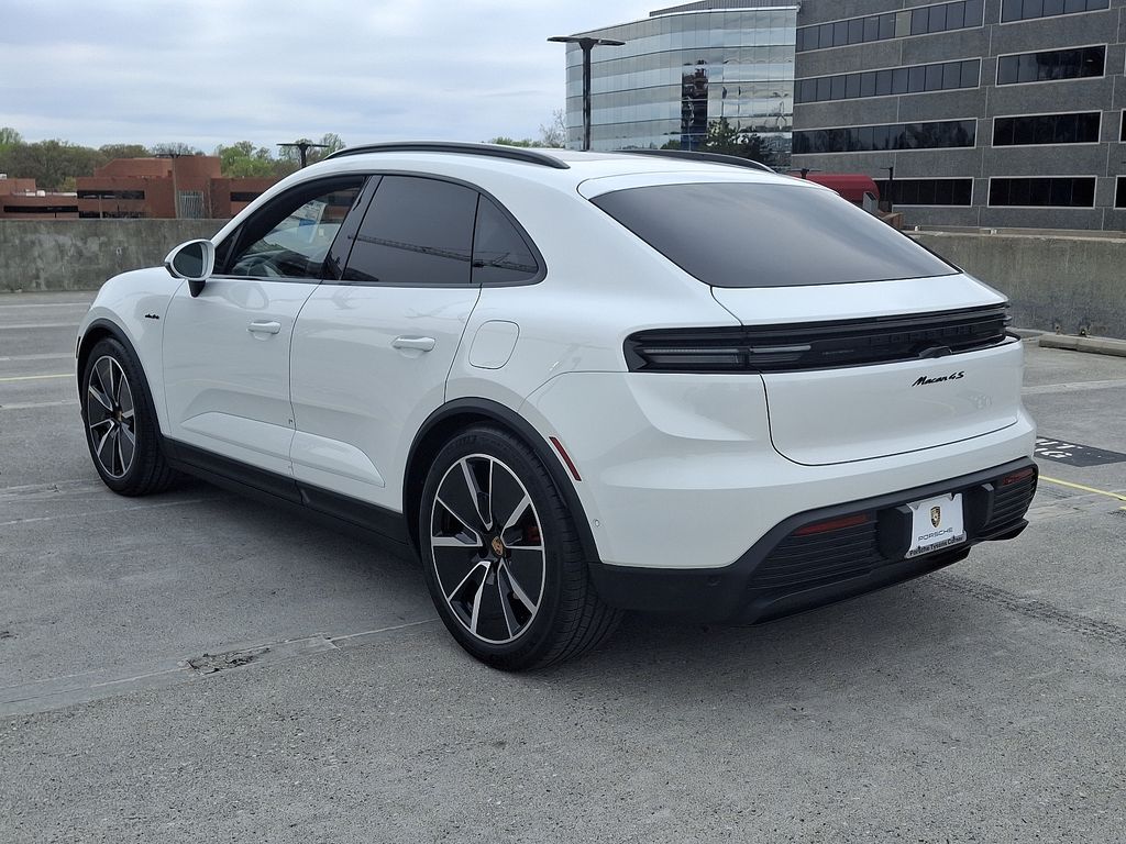 Thumbnail: 2025 Porsche Macan - 10