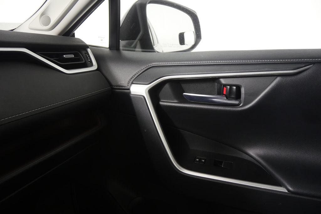 Thumbnail: 2021 Toyota RAV4 - 20