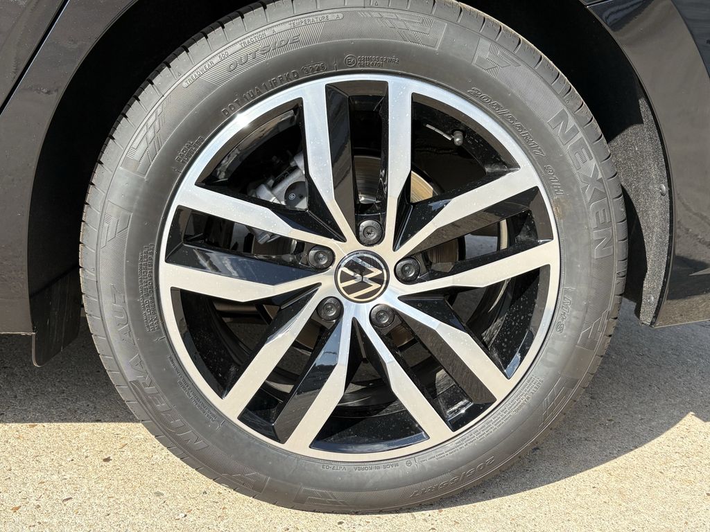 New 2026 Deep Black Volkswagen 1.5T SE image 8