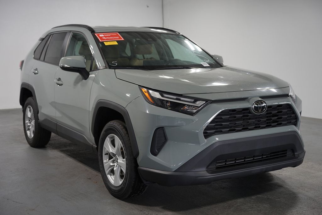 2022 Toyota RAV4 XLE 3
