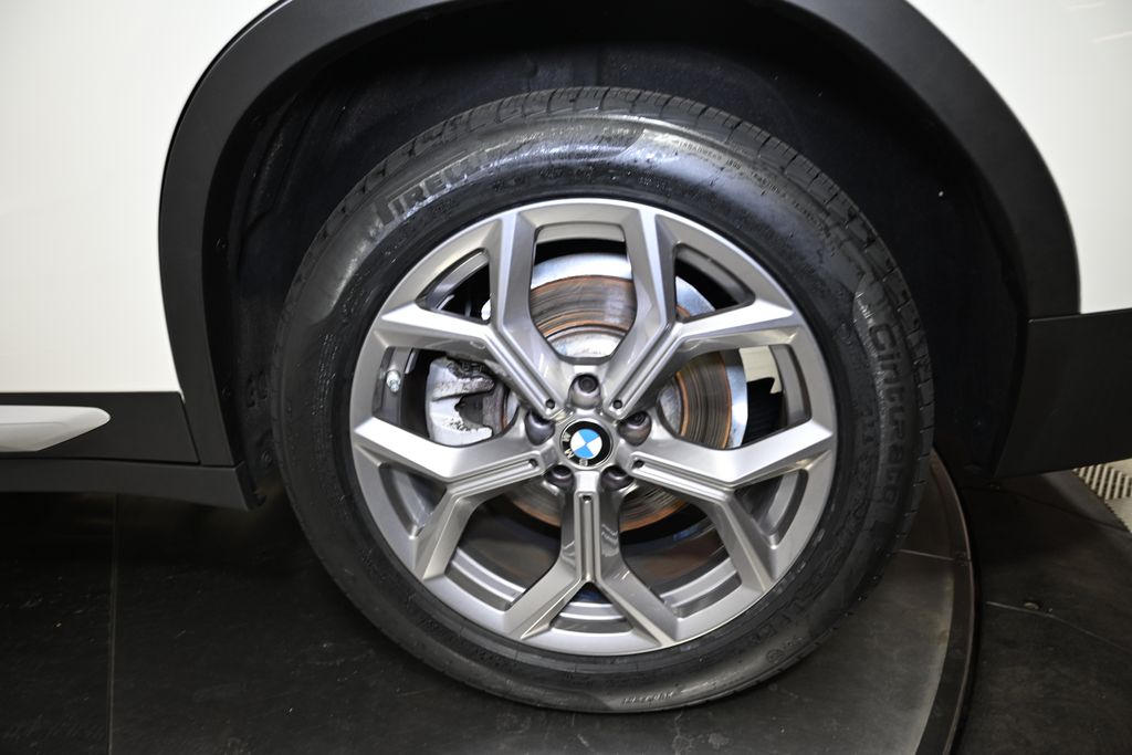 Thumbnail: 2025 BMW X4 - 12