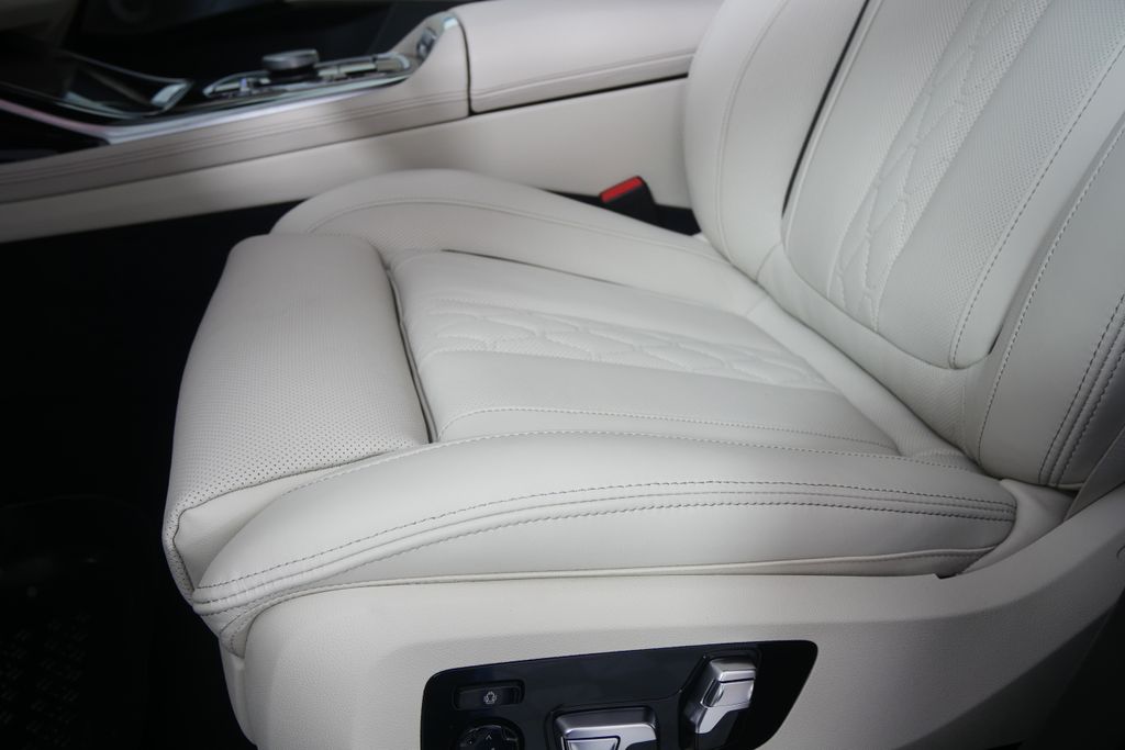 Thumbnail: 2027 BMW X7 - 10