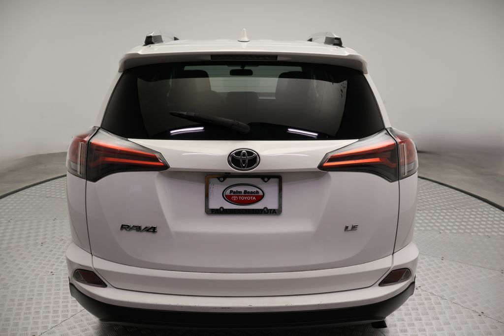 Thumbnail: 2016 Toyota RAV4 - 10