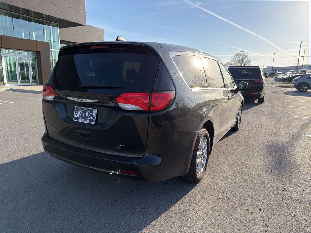 2023 Chrysler Voyager