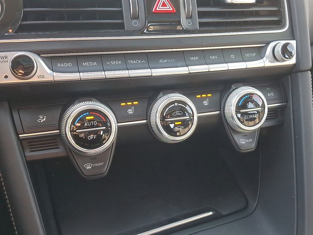 Thumbnail: 2021 Genesis G70 - 17