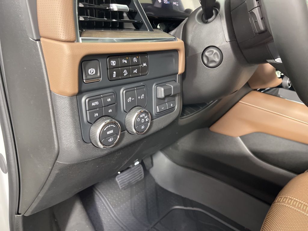 Thumbnail: 2025 Chevrolet Suburban - 26