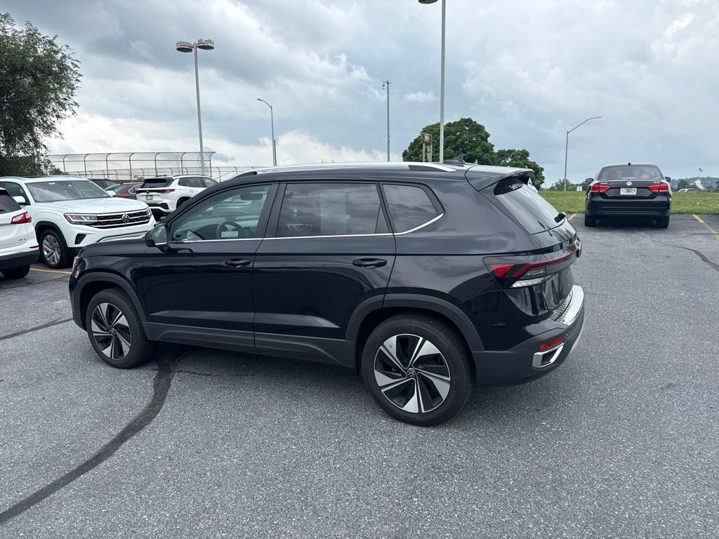 2025 Volkswagen Taos 1.5T SE Black at Sutliff Volkswagen