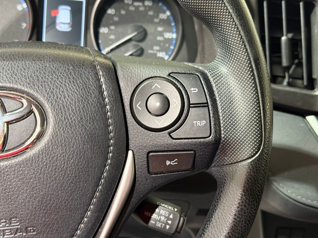Thumbnail: 2017 Toyota RAV4 - 23