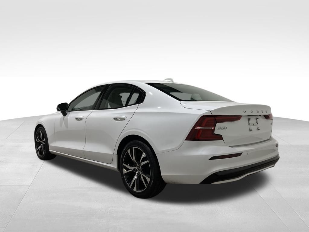 2024 Volvo S60 B5 Core Dark Theme