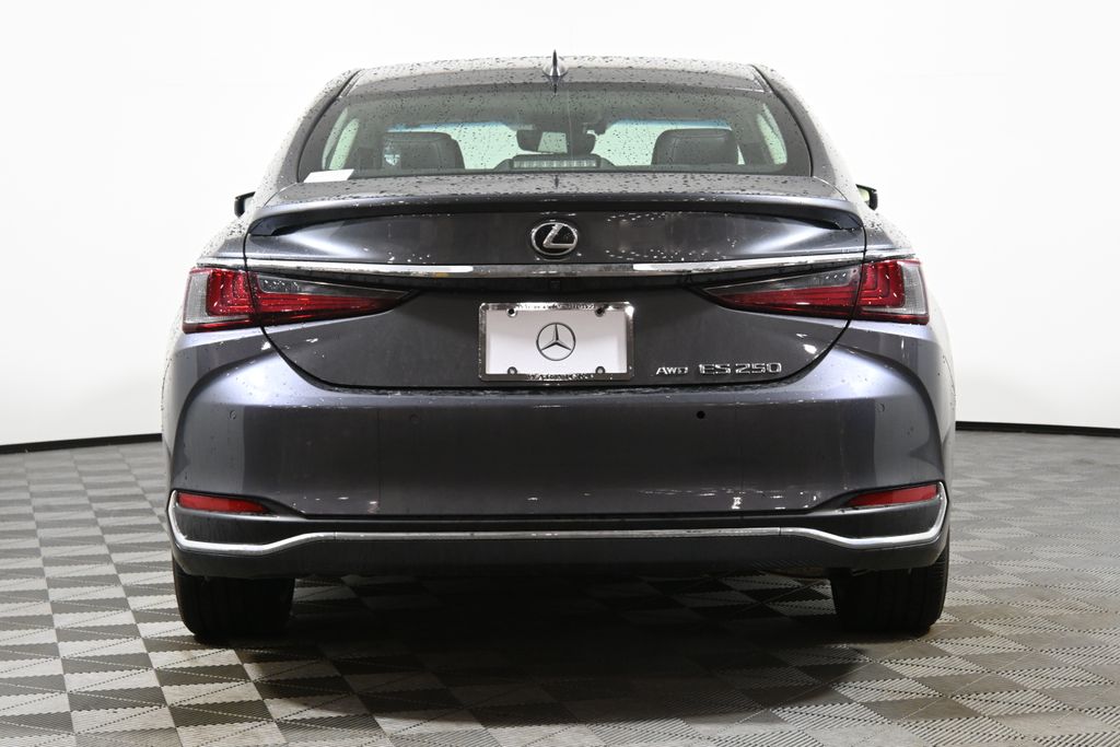 Thumbnail: 2022 Lexus ES - 9