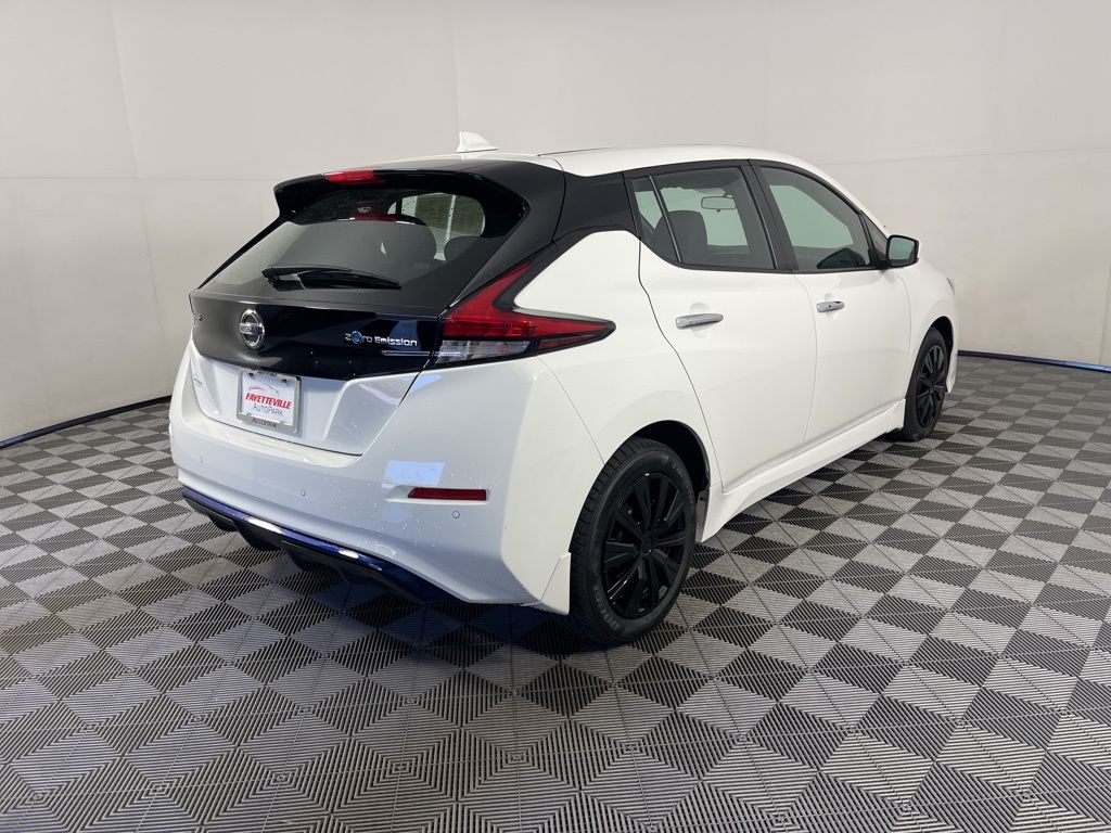 Thumbnail: 2022 Nissan Leaf - 14