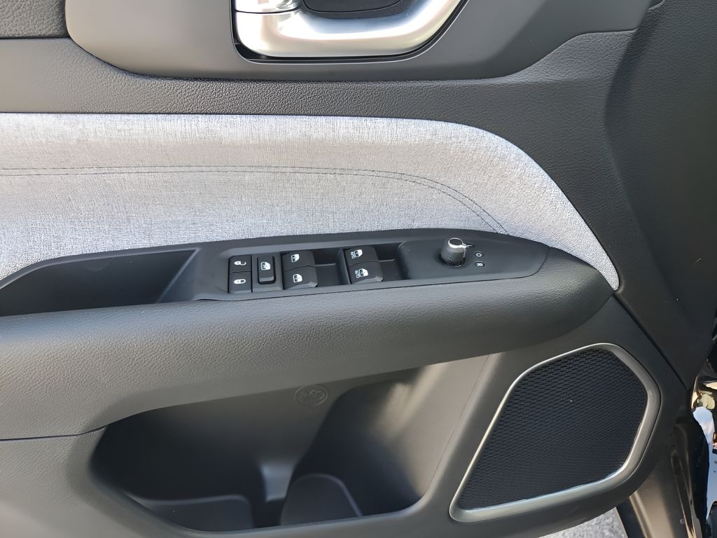 New 2026 Black Jeep Latitude image 28