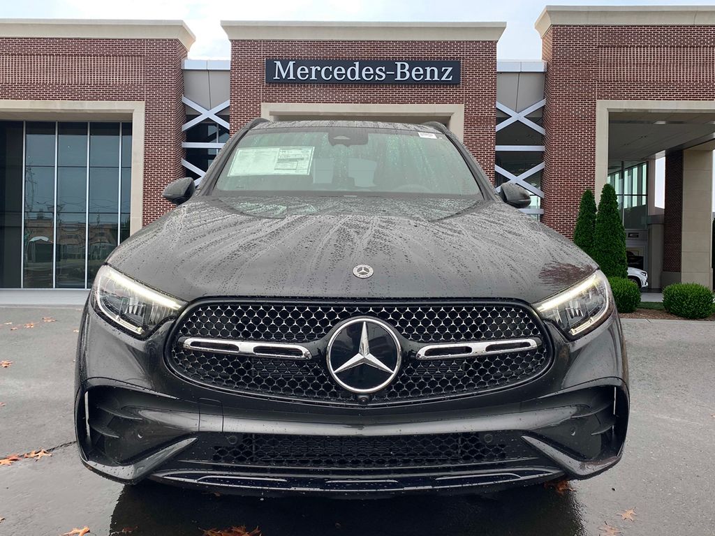 2025 Mercedes-Benz GLC 300 2