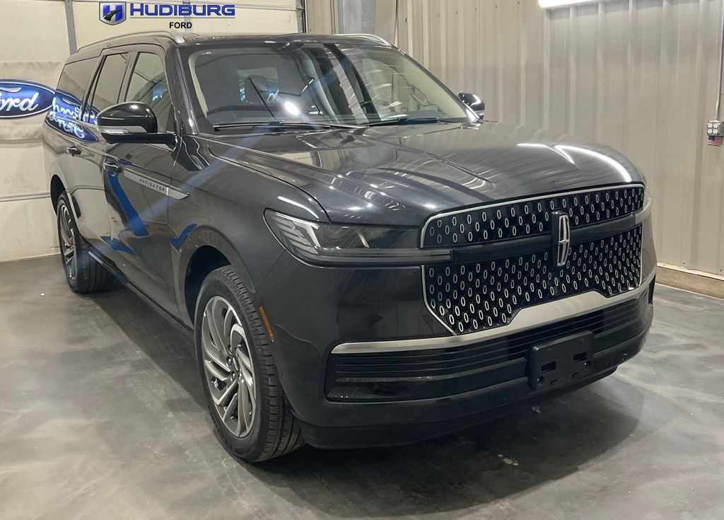 Starlight 2025 Lincoln Navigator SUV / Crossover Four-Wheel Drive Automatic
