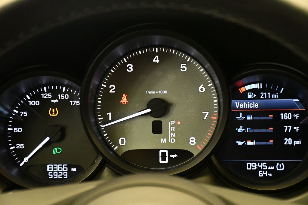 Thumbnail: 2024 Porsche Macan - 30