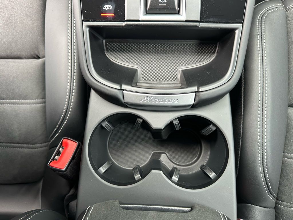 Thumbnail: 2026 Porsche Macan - 28