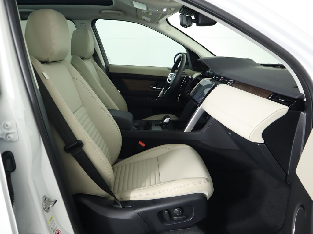Thumbnail: 2024 Land Rover Discovery Sport - 21