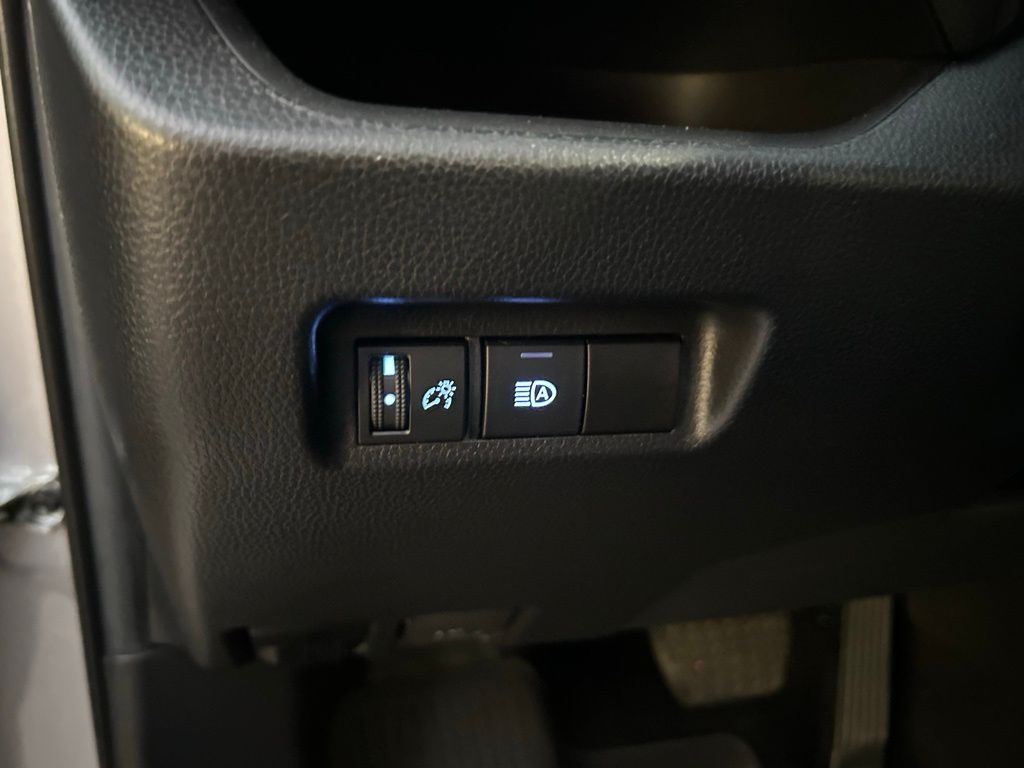 Thumbnail: 2022 Toyota RAV4 - 17