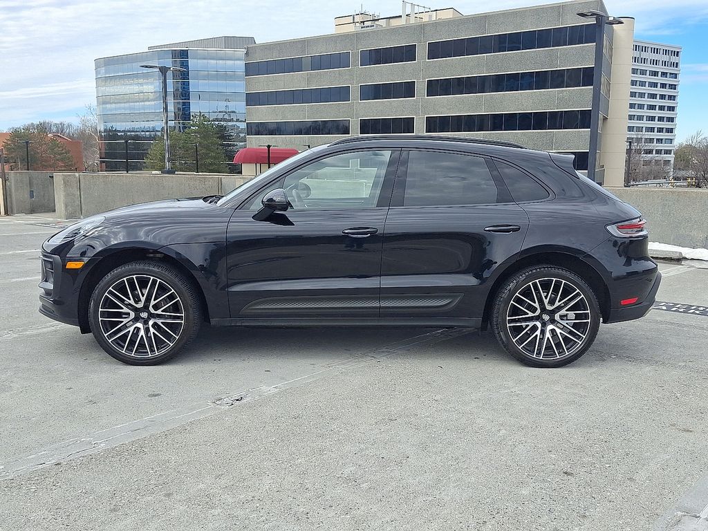 Thumbnail: 2022 Porsche Macan - 2