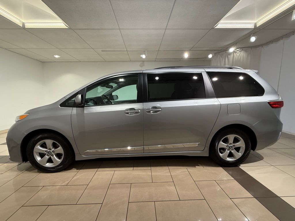Thumbnail: 2018 Toyota Sienna - 2