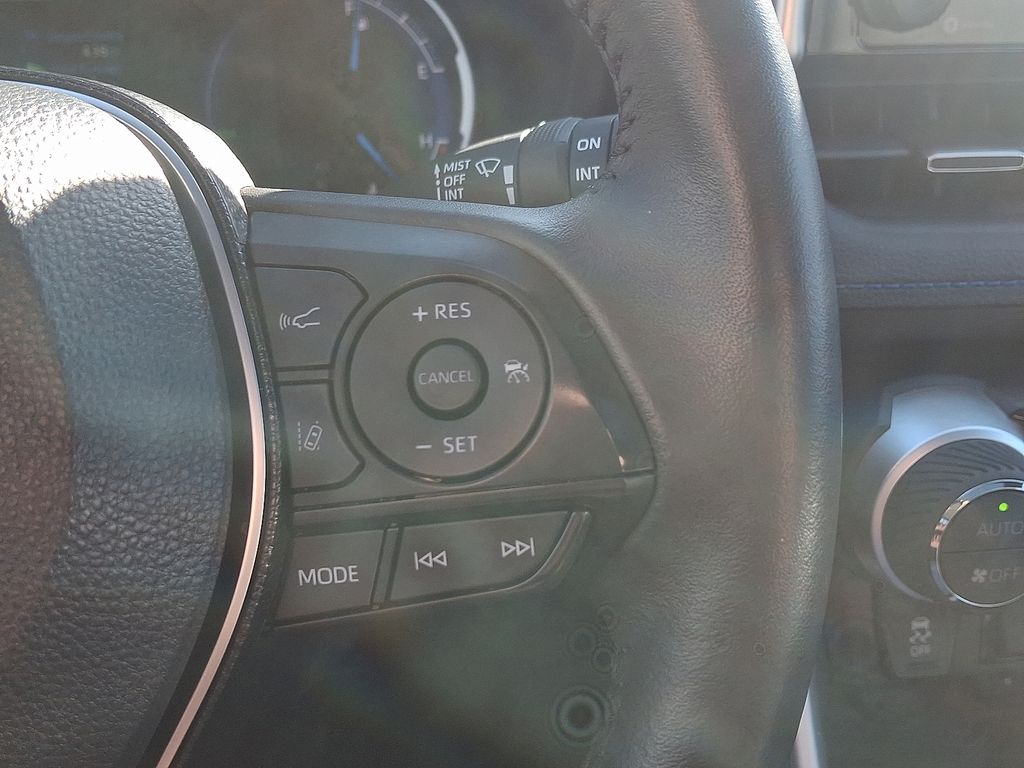 Thumbnail: 2021 Toyota RAV4 - 22