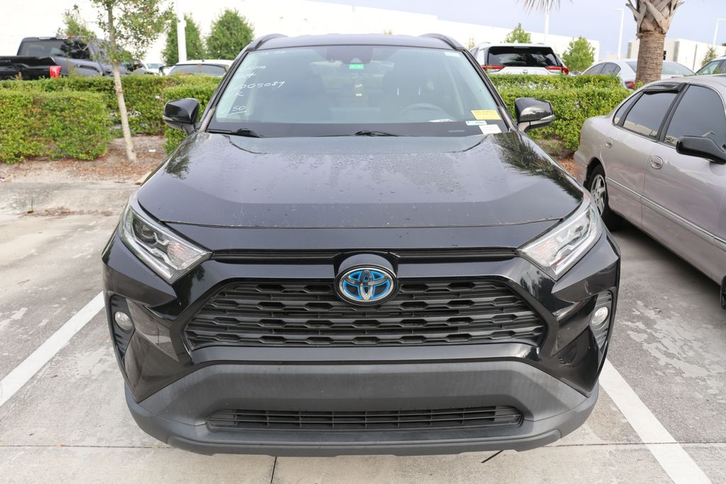 2020 Toyota RAV4 XLE 5