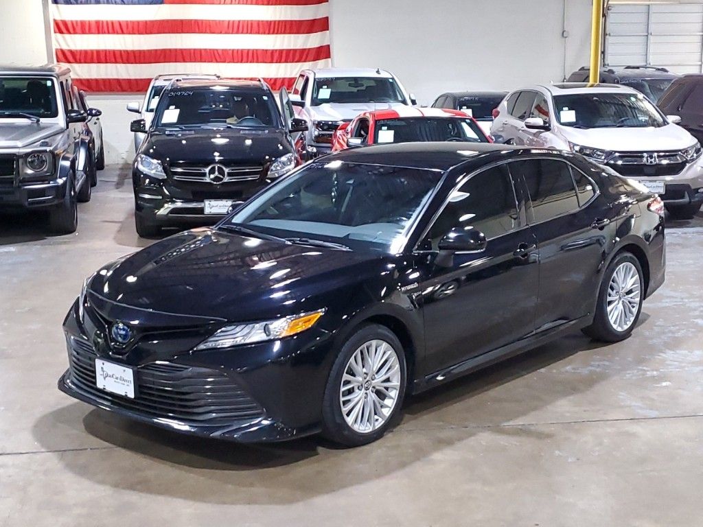 2019 Toyota Camry Hybrid XLE 35