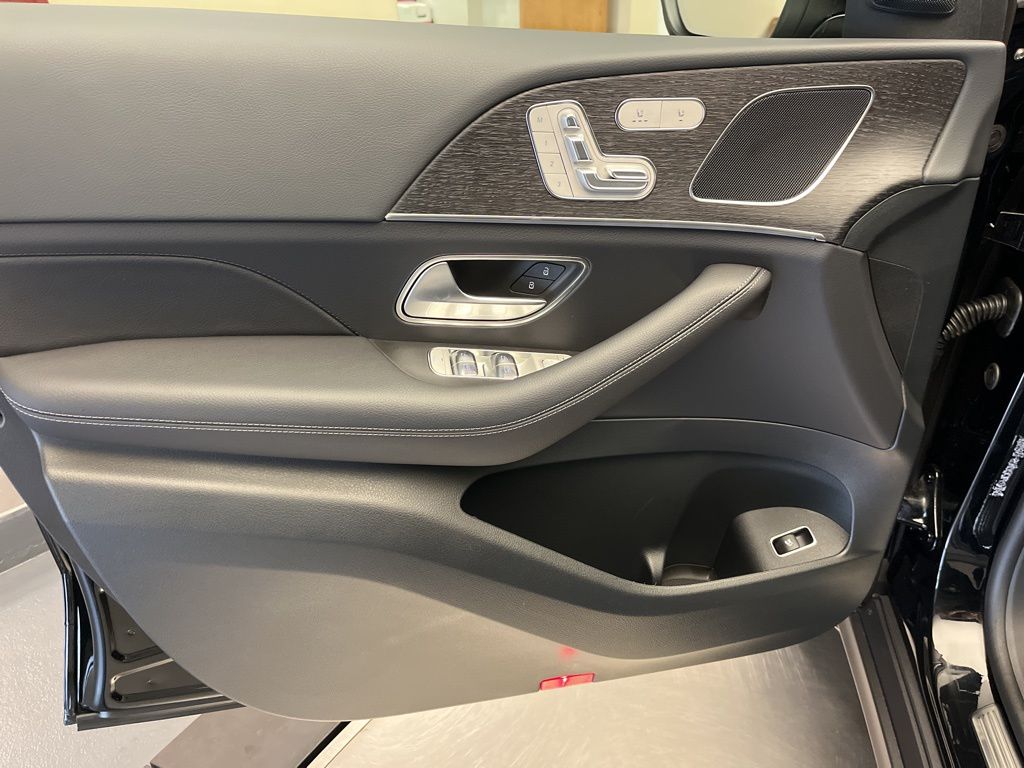 Thumbnail: 2026 Mercedes-Benz GLE - 11