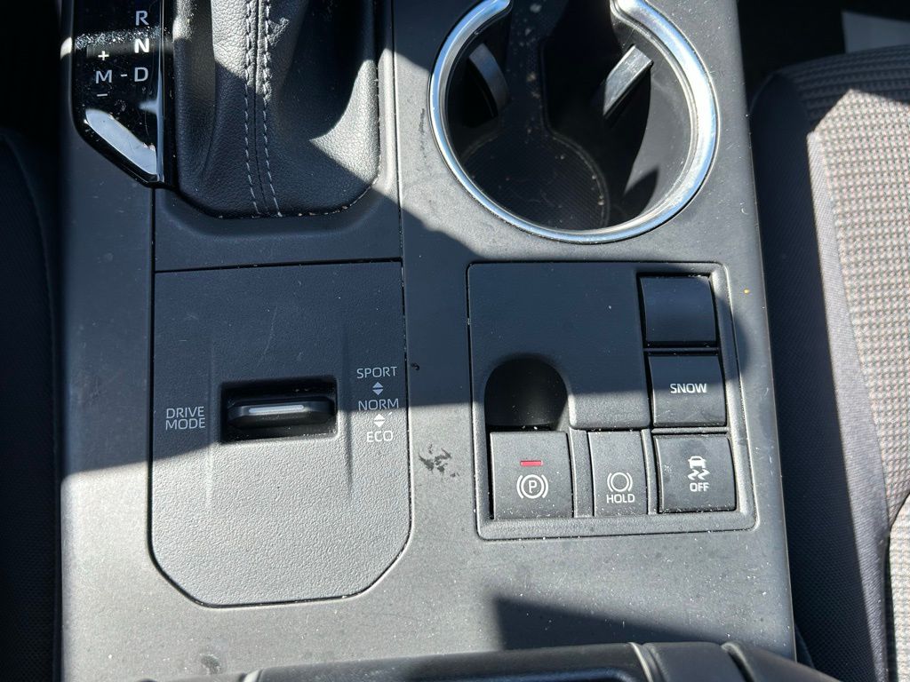 Thumbnail: 2023 Toyota Highlander - 29