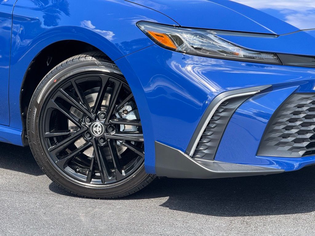 2025 Toyota Camry SE photo 3