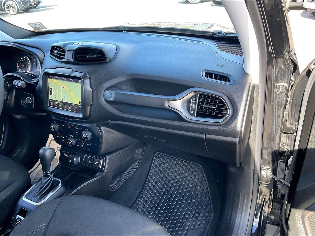 2023 Jeep Renegade — photo 12
