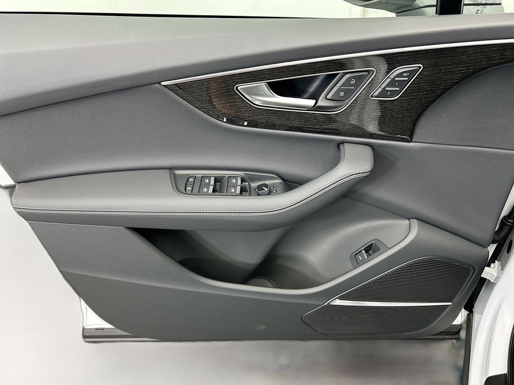 Thumbnail: 2026 Audi Q7 - 24