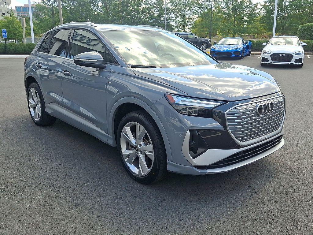 Thumbnail: 2023 Audi Q4 e-tron - 3