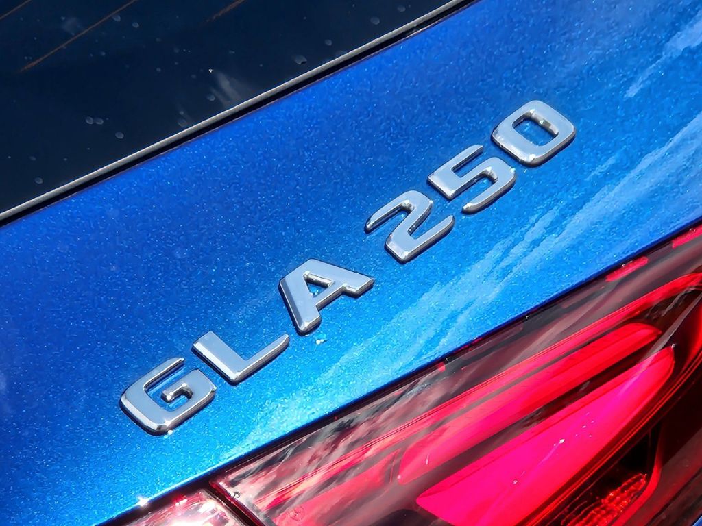 2025 Mercedes-Benz GLA GLA 250 8