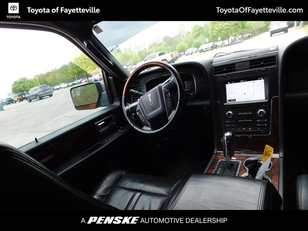 Thumbnail: 2016 Lincoln Navigator - 6