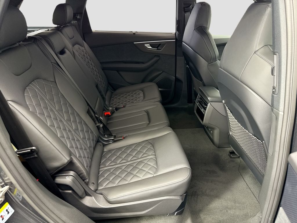 Thumbnail: 2026 Audi SQ7 - 21