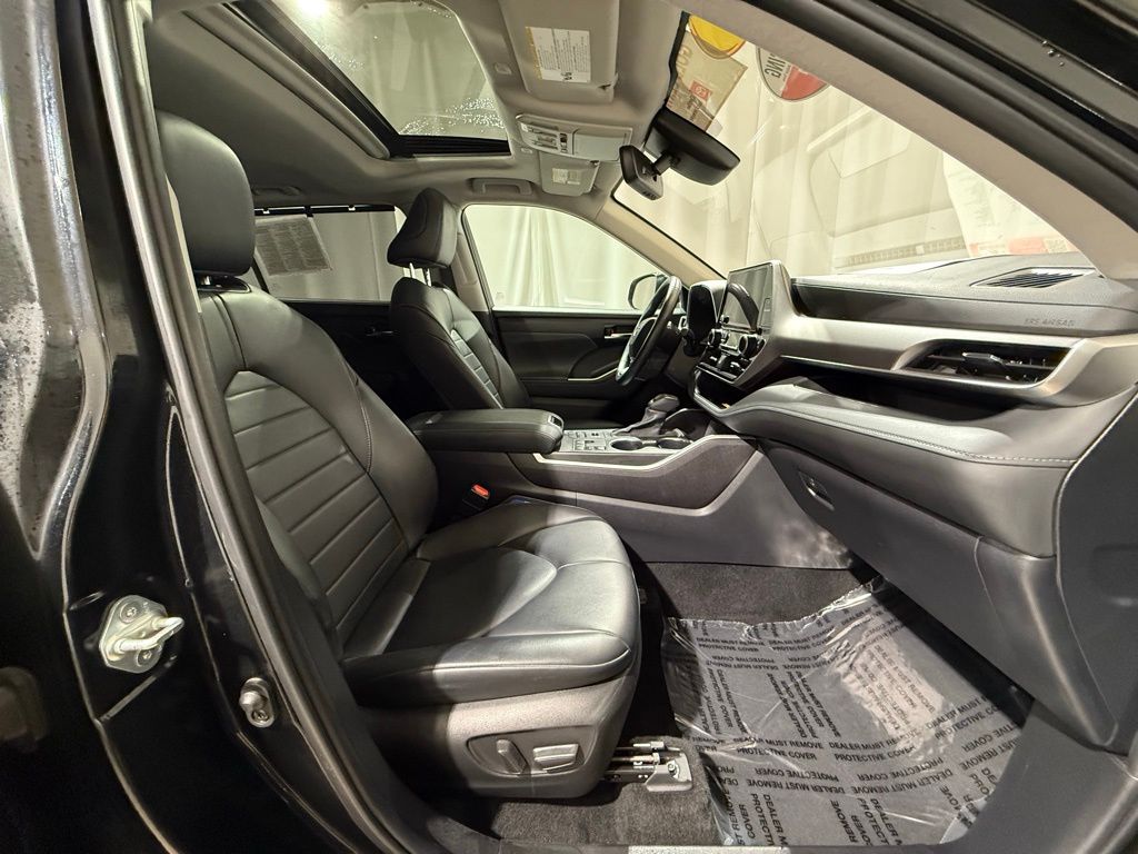 Thumbnail: 2024 Toyota Highlander - 24
