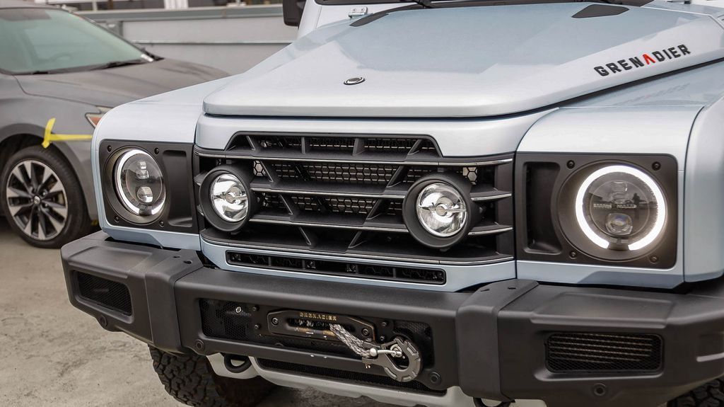 View vehicle photo 6