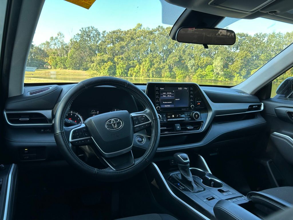 Thumbnail: 2022 Toyota Highlander - 12