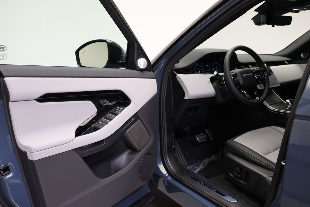 Thumbnail: 2026 Land Rover Range Rover Evoque - 27