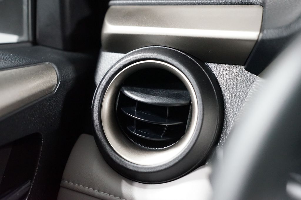 Thumbnail: 2014 Toyota RAV4 - 25