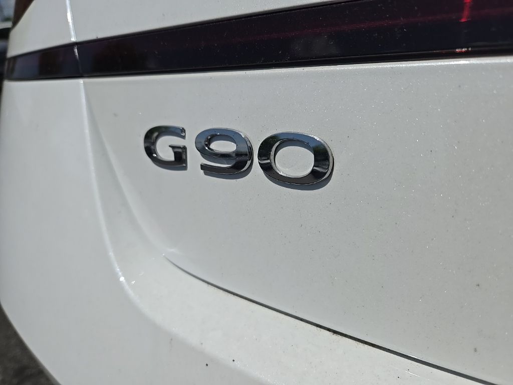 2025 Genesis G90  11
