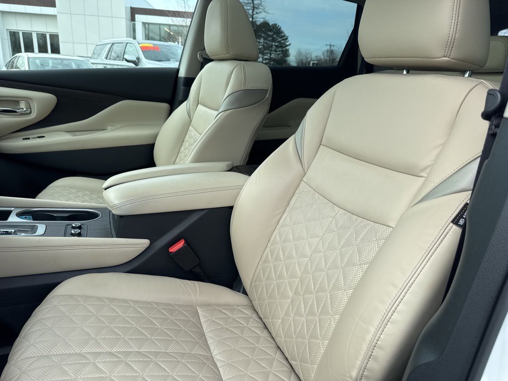 Used 2023 White Nissan Platinum image 6