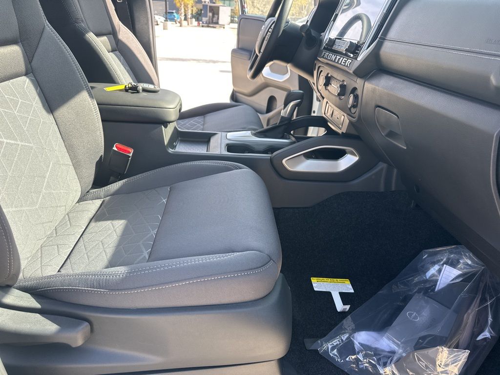 2025 Glacier White Nissan Frontier SV RWD Truck