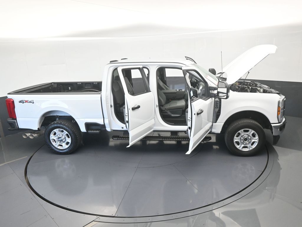 Used 2025 Oxford White Ford XLT image 73