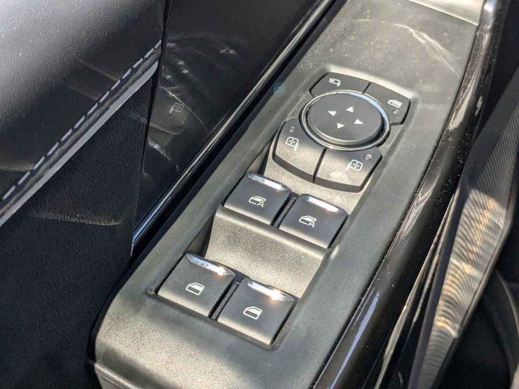 2025 Ford F-150 Lightning Platinum