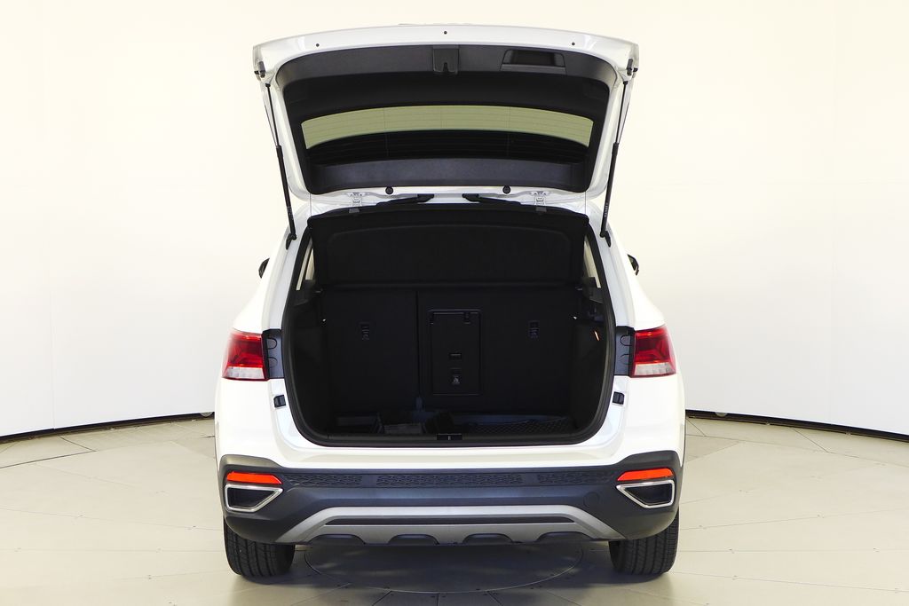 Thumbnail: 2023 Volkswagen Taos - 10
