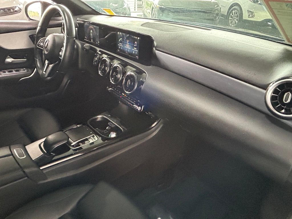 Used 2020 Cosmos Black Metallic Mercedes-Benz A 220 image 32